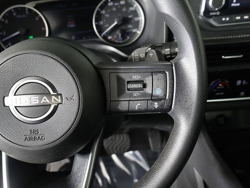 Used 2024 Nissan Rogue SV image 37