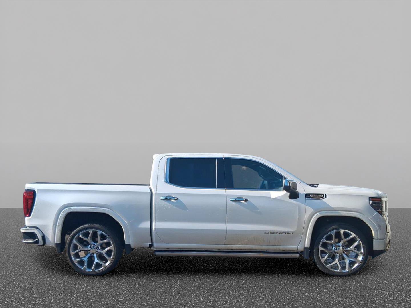 Used 2025 GMC Sierra 1500 Denali w/ Denali Reserve Package AWD/4WD image 2