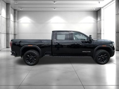 Used 2024 GMC Sierra 2500 AT4 w/ AT4 Premium Plus Package AWD/4WD image 9