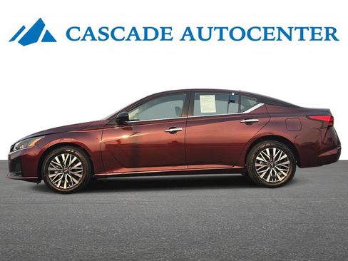 Used 2024 Nissan Altima 2.5 SV AWD/4WD image 3