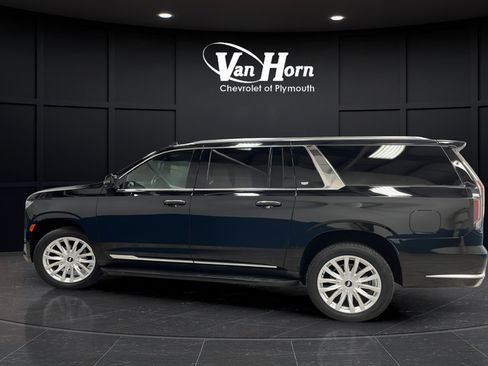 Used 2024 Cadillac Escalade ESV Luxury AWD/4WD image 4