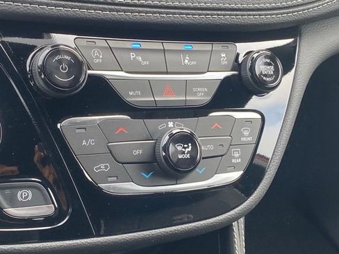 New 2026 Chrysler Pacifica Limited w/ S Appearance Package image 23