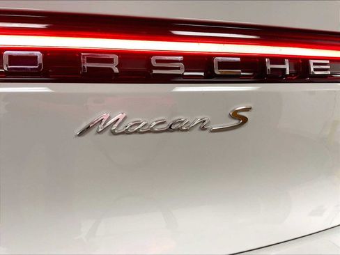 Used 2023 Porsche Macan S AWD/4WD image 35