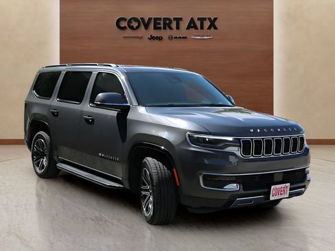 Used 2022 Jeep Wagoneer Series III w/ Flexible Seating Group RWD image 7