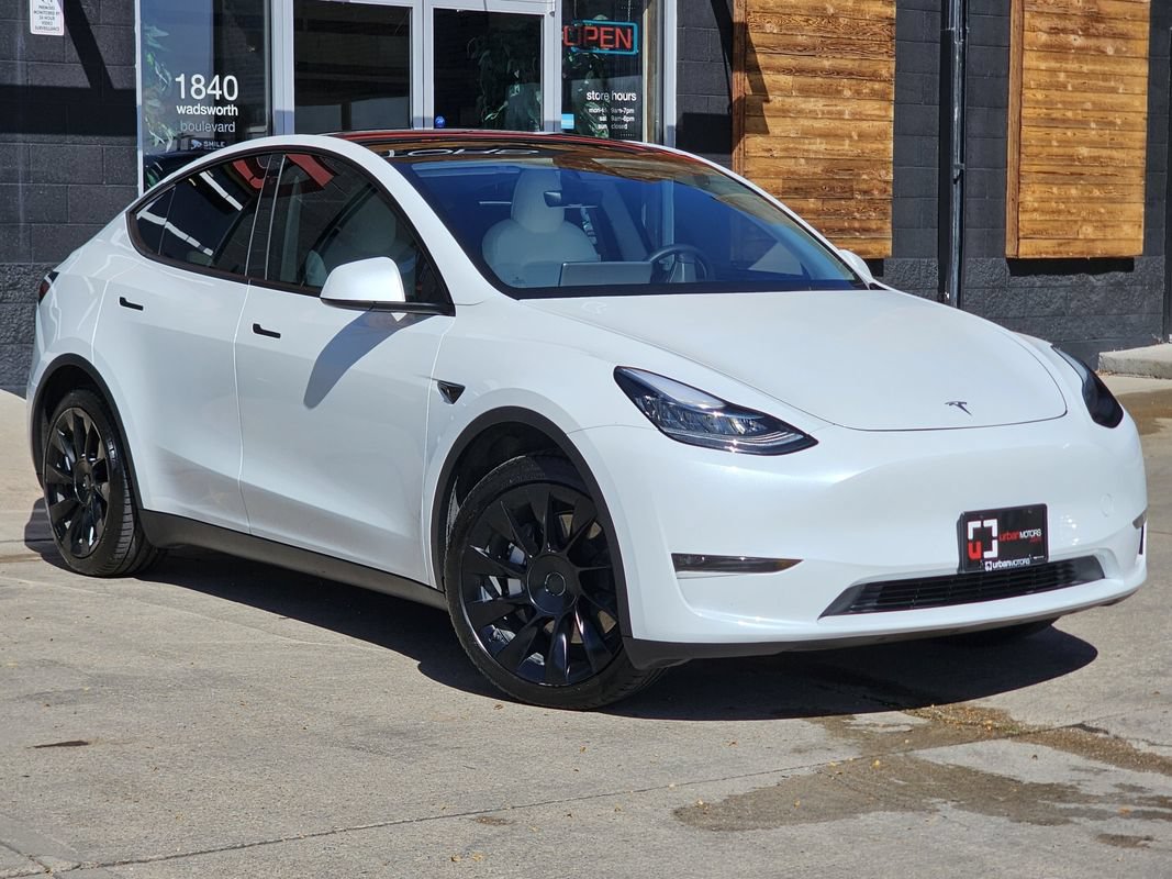 Used 2023 Tesla Model Y Long Range AWD/4WD image 1