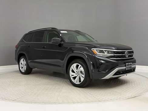 Used 2023 Volkswagen Atlas SE w/ Panoramic Sunroof Package AWD/4WD image 7