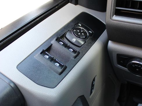 Used 2022 Ford F250 XL w/ Power Equipment Group image 34