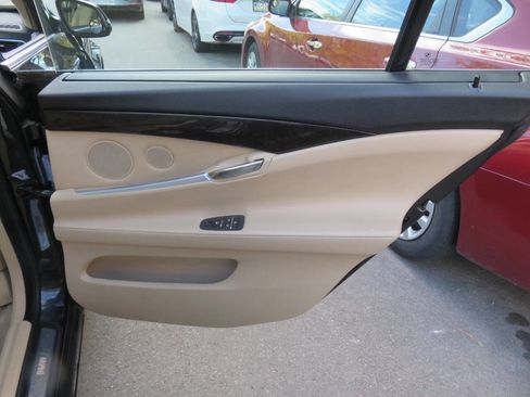 Used 2014 BMW 535i Gran Turismo xDrive image 28