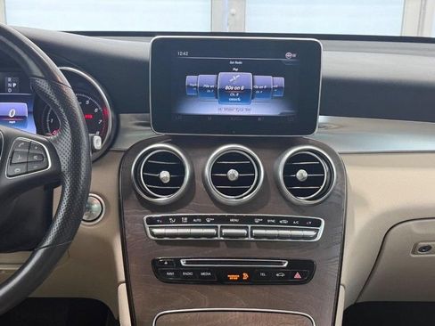Used 2019 Mercedes-Benz GLC 300 4MATIC image 10