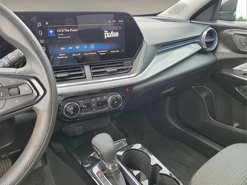 Used 2024 Chevrolet Trax LT FWD image 20