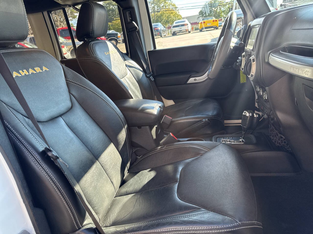 Used 2013 Jeep Wrangler Unlimited Sahara w/ Dual Top Group AWD/4WD image 18