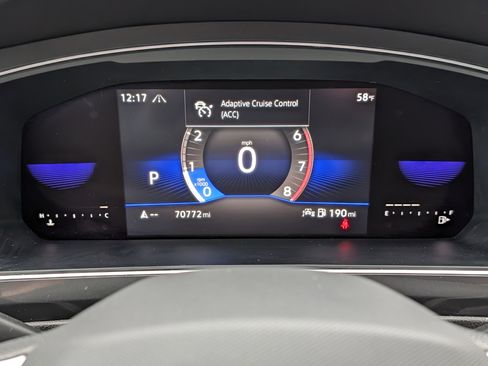 Certified 2022 Volkswagen Tiguan SE w/ Panoramic Sunroof Package AWD/4WD image 21