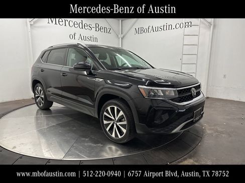 Used 2022 Volkswagen Taos SE image 1