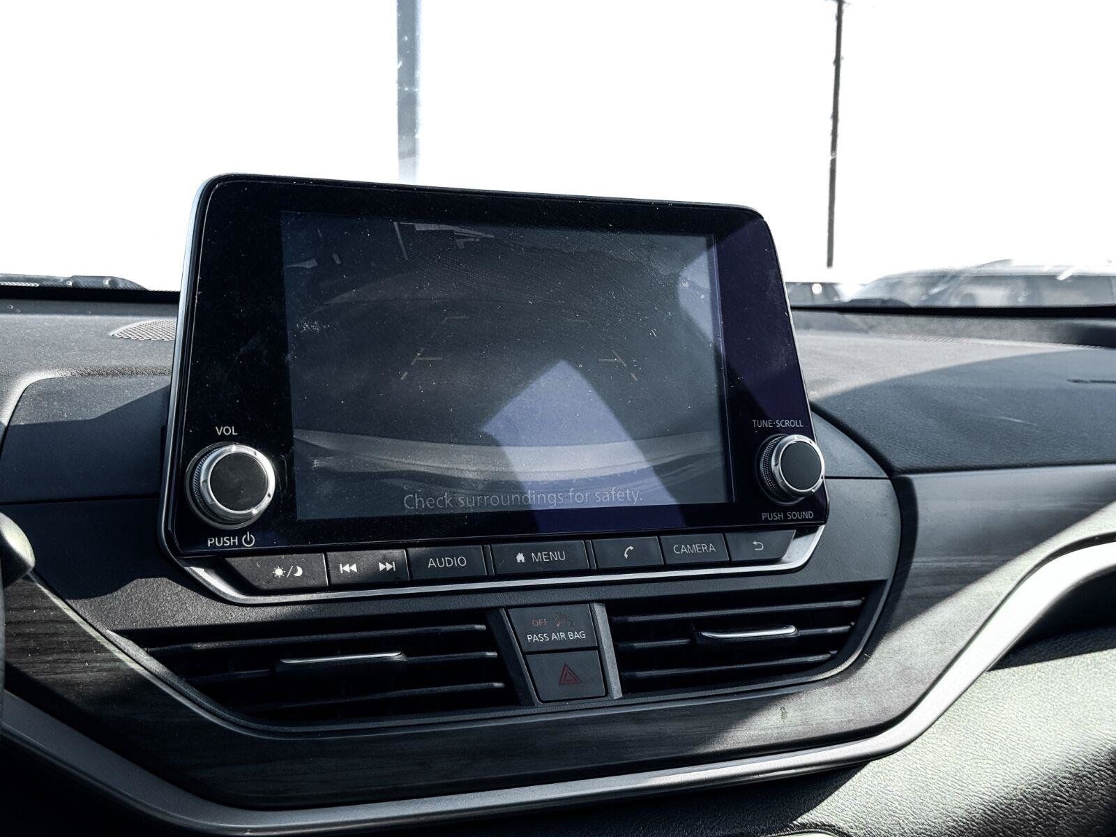 Used 2025 Nissan Altima 2.5 SV FWD image 19