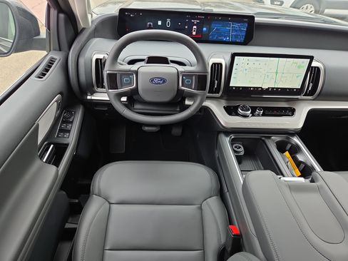 New 2026 Ford Expedition Active image 10