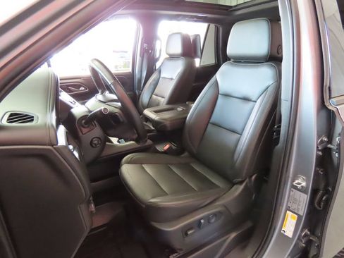 Used 2021 Chevrolet Tahoe Z71 w/ Luxury Package AWD/4WD image 23