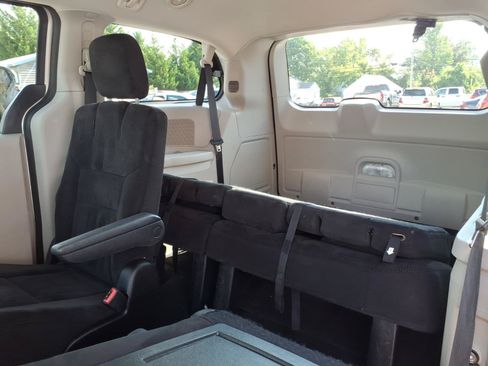 Used 2014 Dodge Grand Caravan SXT FWD image 11
