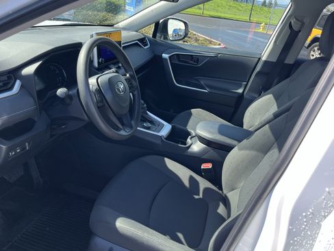 Used 2024 Toyota RAV4 LE image 9