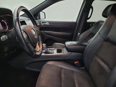 Used 2019 Jeep Grand Cherokee Laredo w/ Laredo X Package image 17