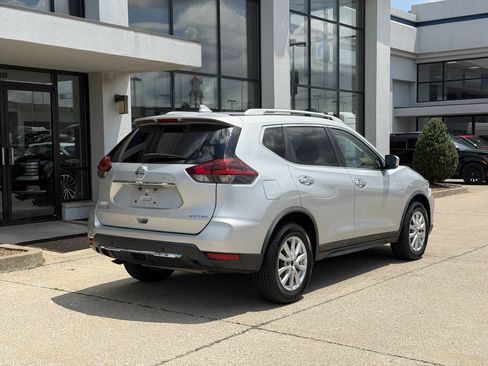 Used 2019 Nissan Rogue SV AWD/4WD image 4