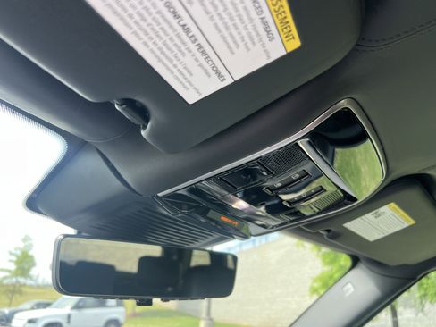 Used 2024 Land Rover Range Rover Autobiography image 20