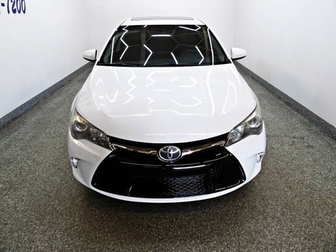Used 2016 Toyota Camry SE FWD image 2