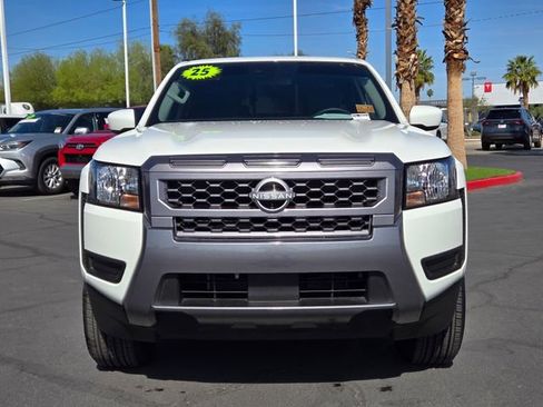 Used 2025 Nissan Frontier SV image 8