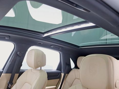 Used 2023 Porsche Cayenne AWD/4WD image 30