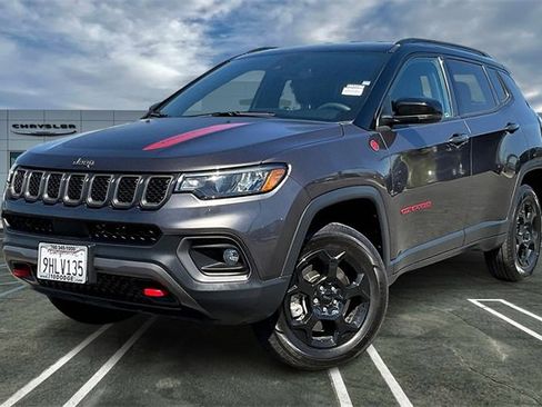 Used 2023 Jeep Compass Trailhawk w/ Trailhawk Convenience Group image 1
