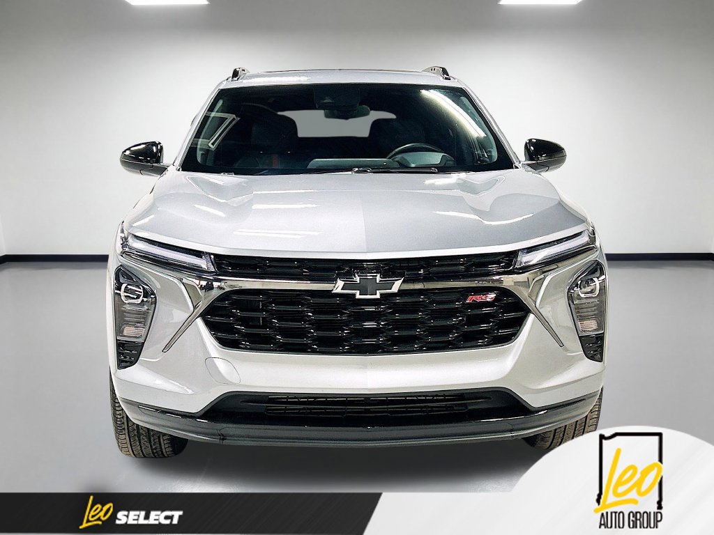 Used 2025 Chevrolet Trax RS w/ Sunroof Package FWD image 2