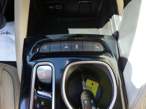 Used 2021 Buick Envision Essence FWD image 34