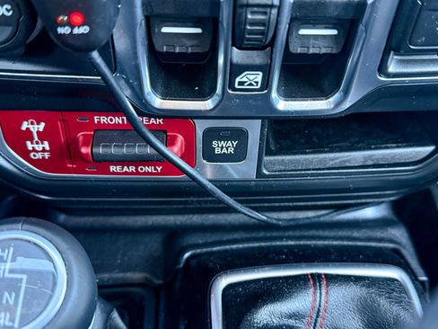 Used 2018 Jeep Wrangler Unlimited Rubicon w/ Steel Bumper Group image 33