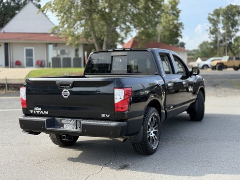 Used 2021 Nissan Titan SV w/ Accessory Utility Package RWD image 9