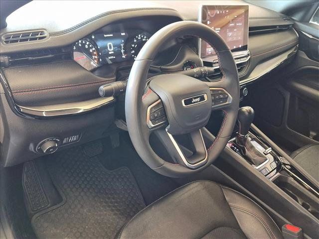 Used 2025 Jeep Compass Trailhawk w/ Trailer Tow Group AWD/4WD image 10
