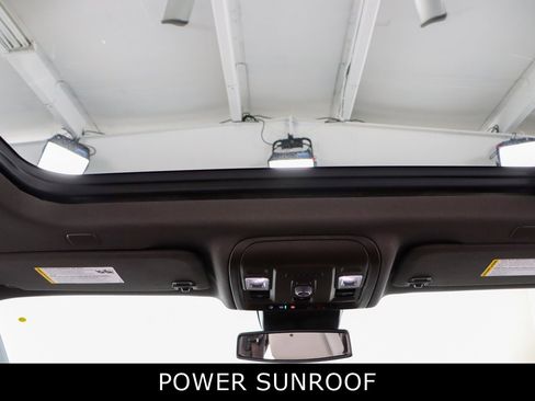 Used 2023 Chevrolet Suburban Z71 image 22