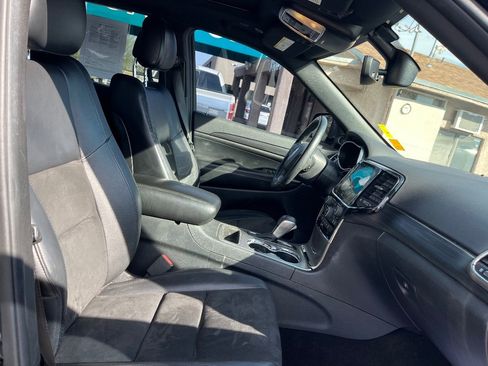 Used 2019 Jeep Grand Cherokee Altitude image 18