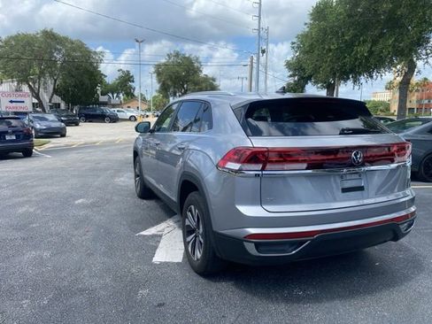 Used 2024 Volkswagen Atlas Cross Sport SE FWD image 3