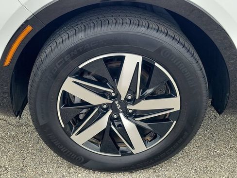 Used 2023 Kia Sorento S FWD image 7