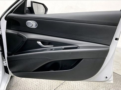 Used 2024 Hyundai Elantra SEL image 18