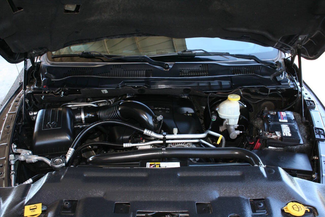 Used 2017 RAM 1500 Laramie AWD/4WD image 11
