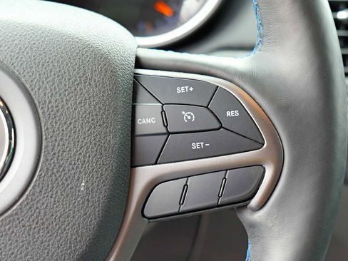 Used 2018 Jeep Grand Cherokee Laredo image 14