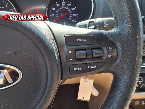 Used 2018 Kia Sedona LX FWD image 16