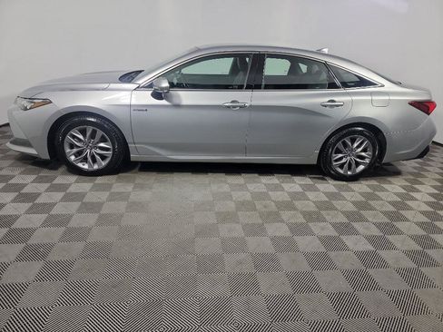 Used 2019 Toyota Avalon XLE image 10