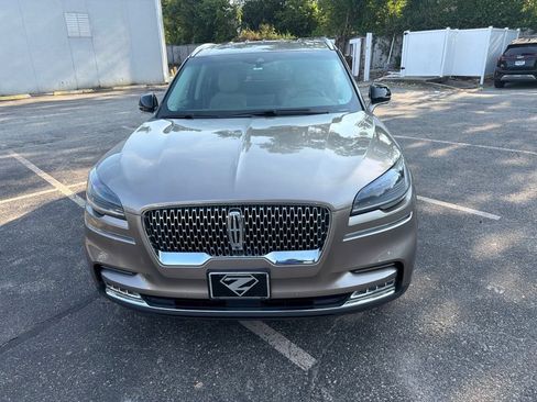 Used 2020 Lincoln Aviator Reserve AWD/4WD image 9