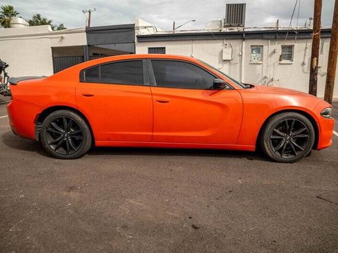Used 2017 Dodge Charger SE w/ Blacktop Package RWD image 6