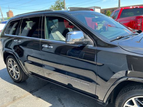Used 2019 Jeep Grand Cherokee Overland AWD/4WD image 29