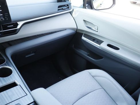 Used 2024 Toyota Sienna Limited AWD/4WD image 25