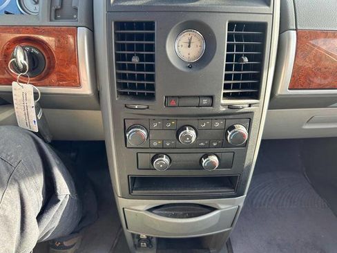 Used 2008 Chrysler Town & Country Touring w/ Family Value Group image 38
