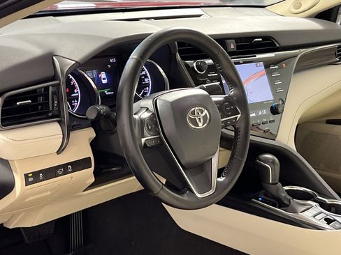 Used 2020 Toyota Camry XLE w/ Navigation Package FWD image 16
