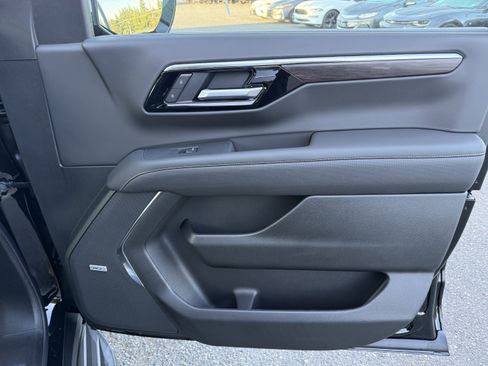 New 2025 Chevrolet Suburban Premier w/ Sun And Tow Package image 7